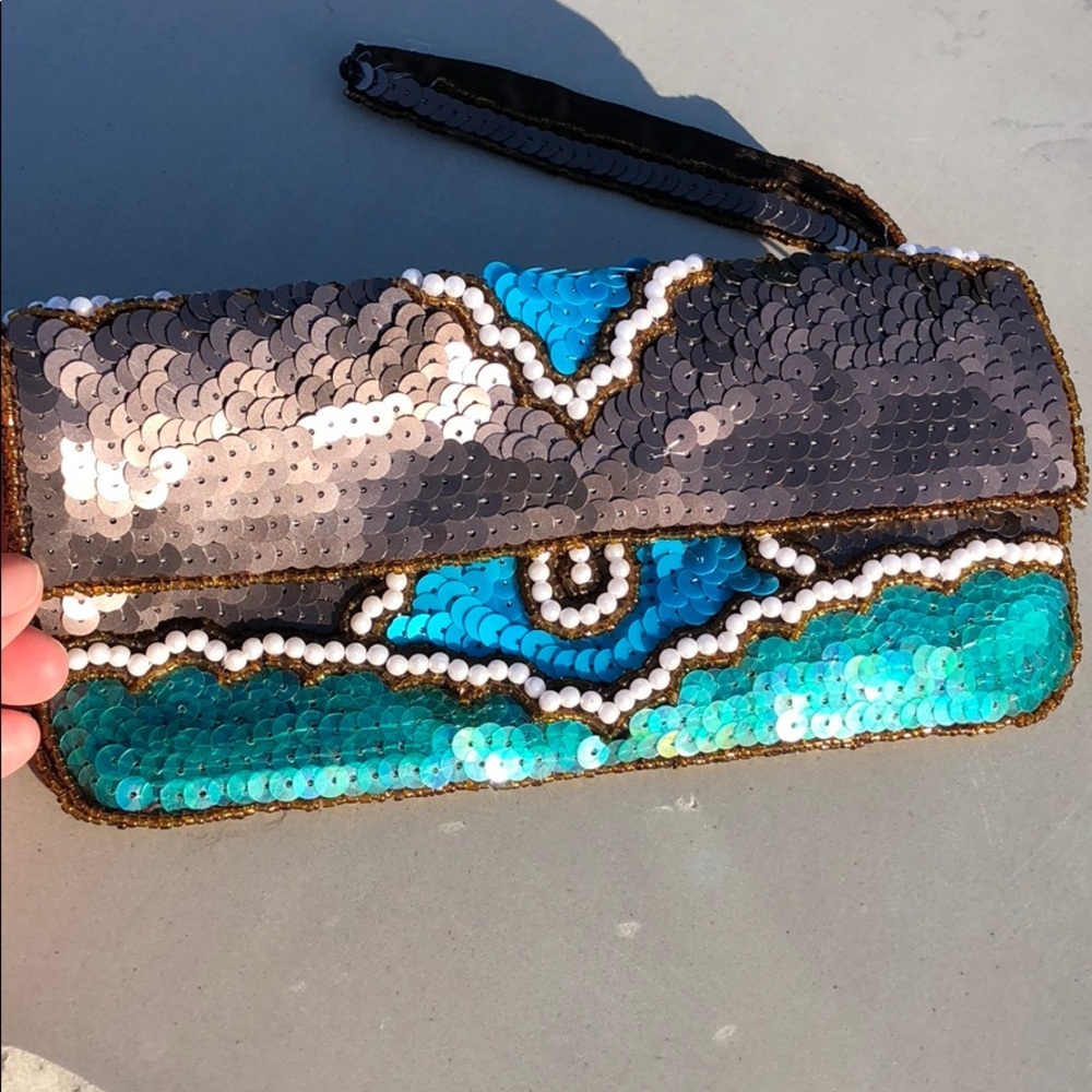 Beaded wristlet
